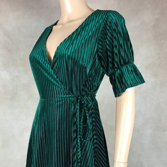 AQUA Green Velvet Striped Wrap Dress NWT XS - Picture 4 of 8